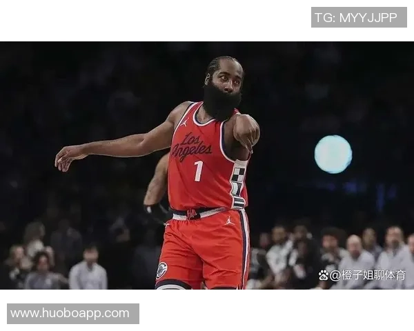 哈登微笑引领快船逆转胜利13中10砍下31分6助攻成关键英雄 哈登微笑引领快船逆转胜利13中10砍下31分6助攻成关键英雄